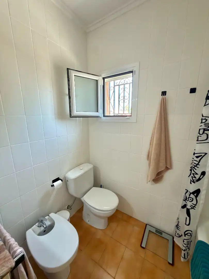 Bany de Casa o xalet en venda en Chiva amb Aire condicionat, Jardí privat i Terrassa
