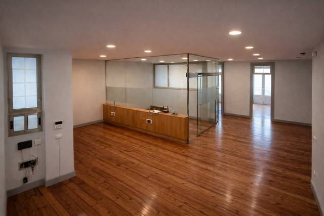 Oficina en Alquiler en Calle Jesús de Monasterio en Centro - Ayuntamiento