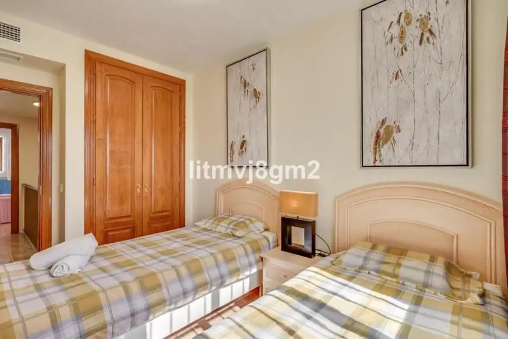 Dormitori de Casa adosada de lloguer en Mijas amb Aire condicionat, Terrassa i Piscina
