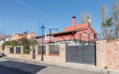 Vista exterior de Casa o xalet en venda en Griñón amb Aire condicionat, Terrassa i Piscina