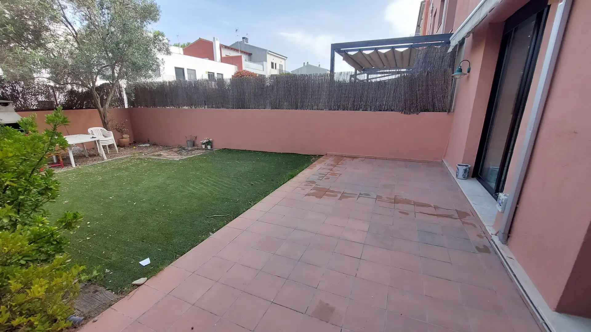 Terrasse von Einfamilien-Reihenhaus zur Miete in Vilafranca del Penedès mit Klimaanlage, Heizung und Privatgarten
