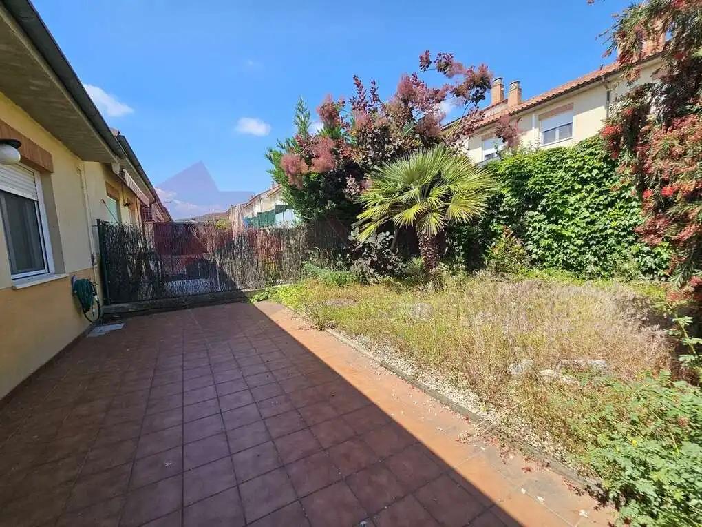 Jardí de Casa adosada en venda en Galilea amb Calefacció, Jardí privat i Terrassa