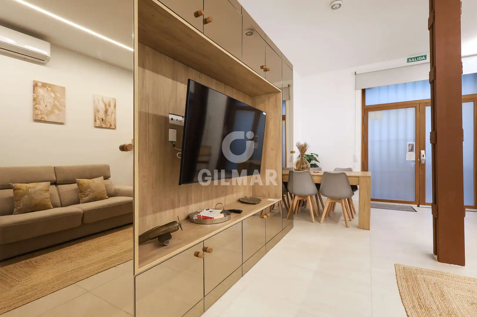 Sala d'estar de Pis en venda en Madrid amb Calefacció i Moblat