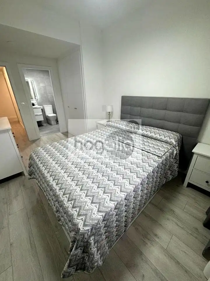 Schlafzimmer von Wohnung zur Miete in Sevilla mit Klimaanlage, Heizung und Terrasse