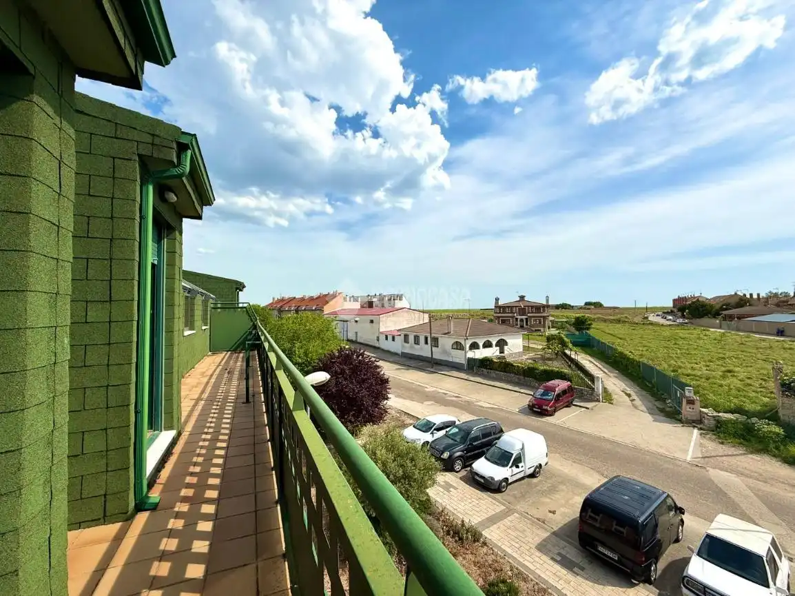 Vista exterior de Ático en venta en Villanubla con Calefacción, Parquet y Terraza