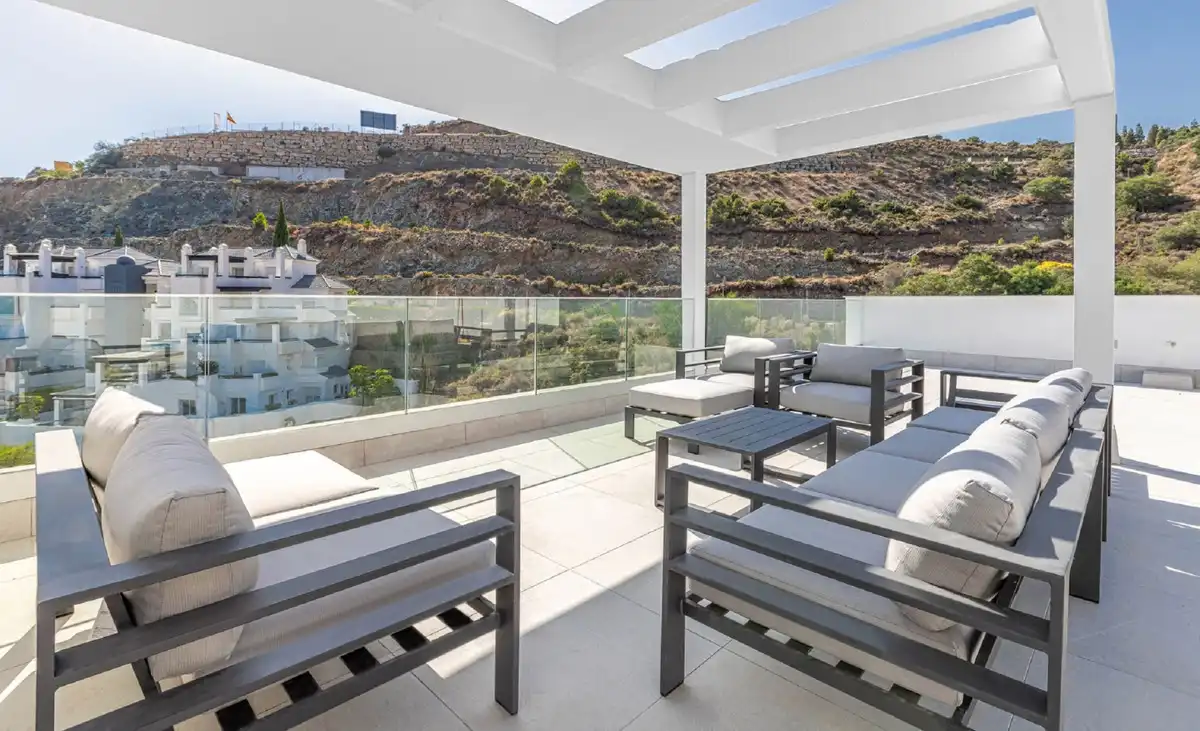 Penthouse with pool for sale in Benahavís pueblo, imagen 2