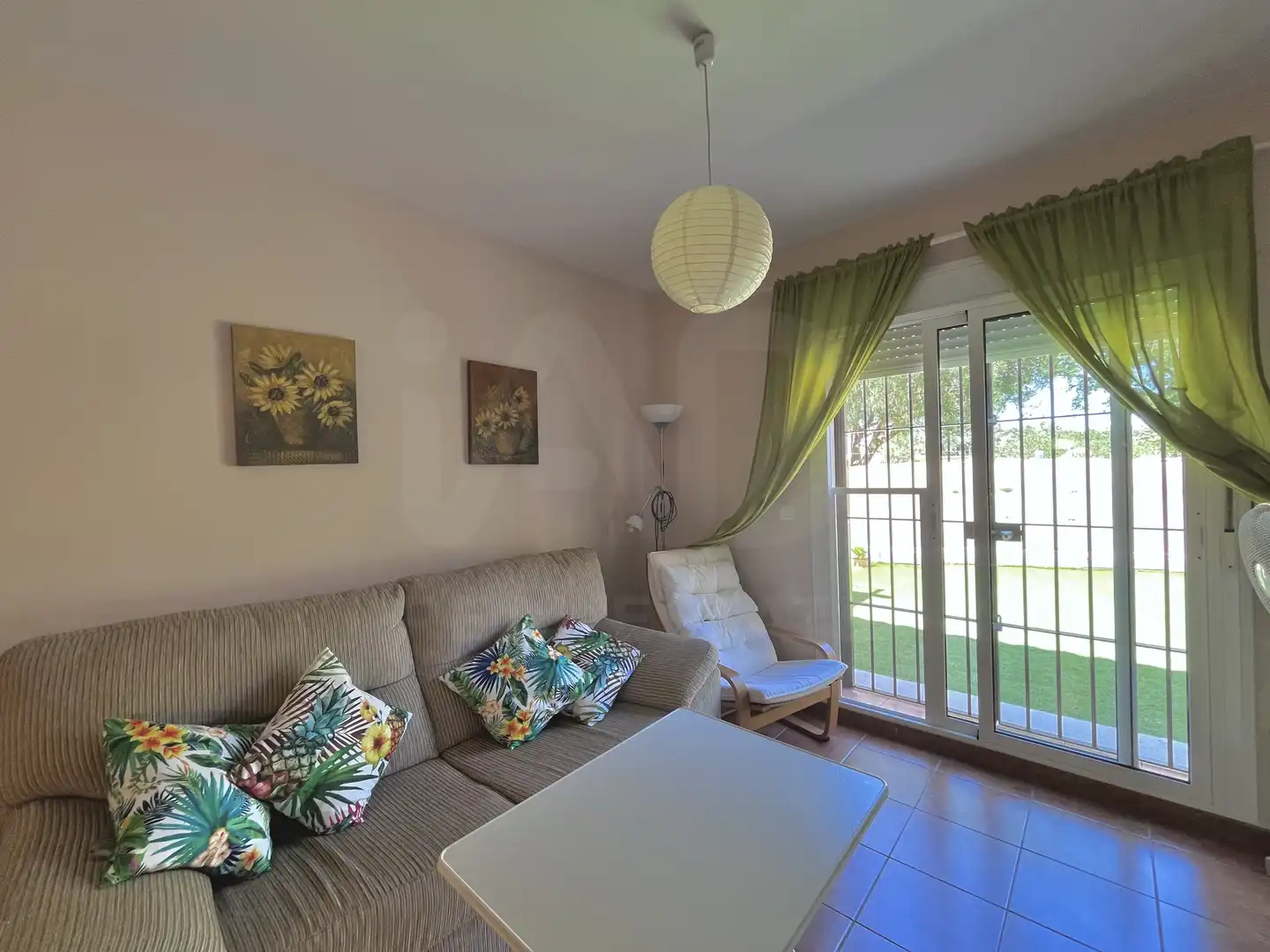 Sala de estar de Casa adosada en venta en Ayamonte con Calefacción, Terraza y Piscina