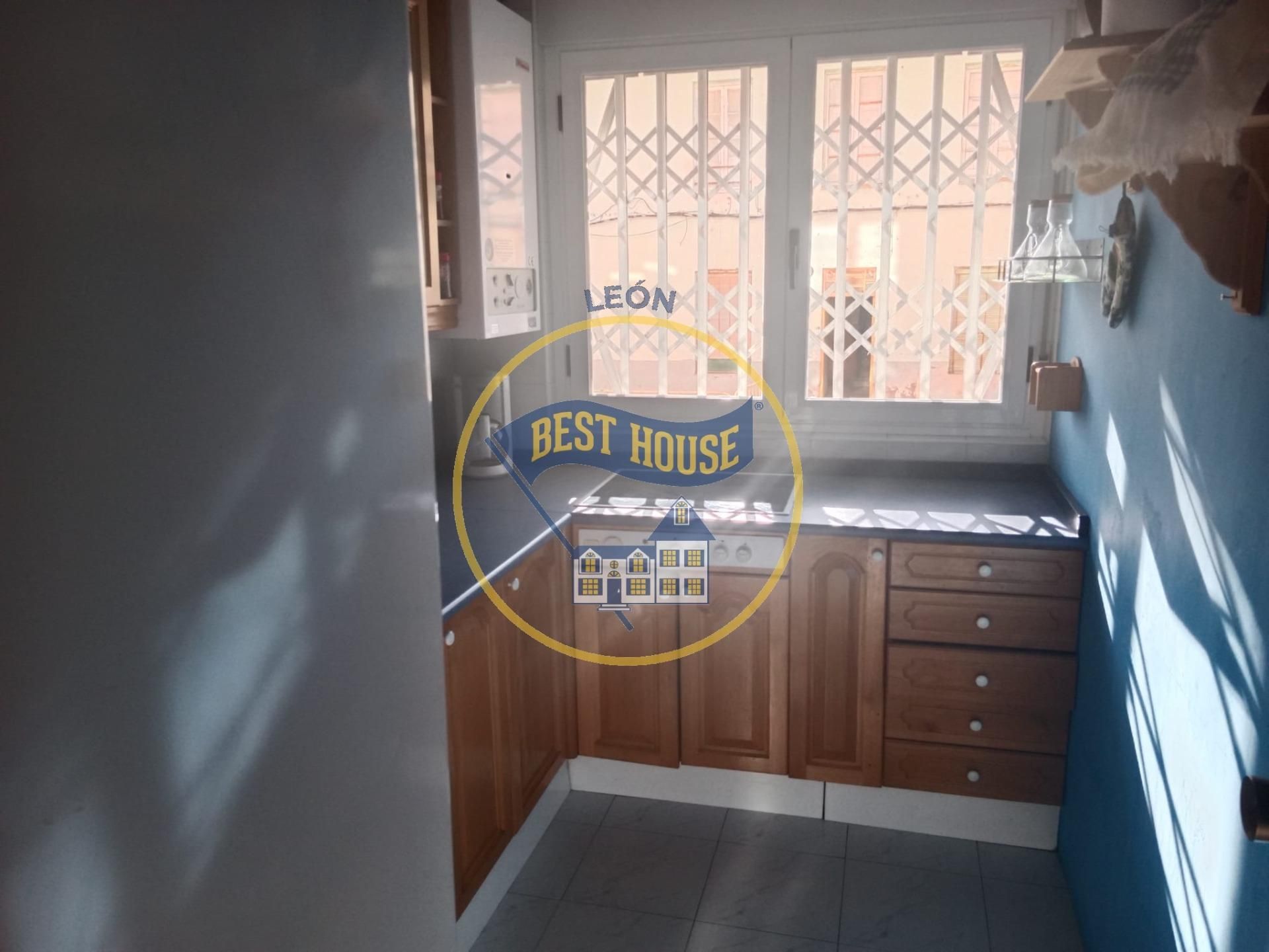 Kitchen of Planta baja for sale in León Capital   with Heating, Terrace and Storage room