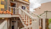 Vista exterior de Casa o xalet en venda en Las Palmas de Gran Canaria amb Terrassa, Piscina i Balcó