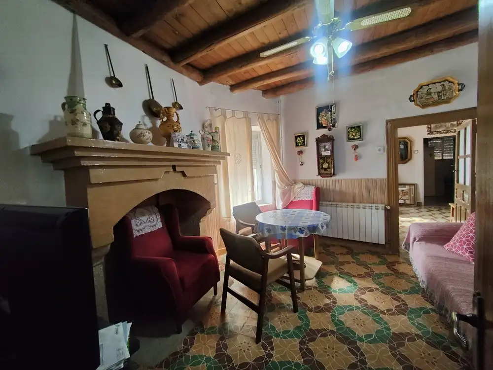 Menjador de Casa o xalet en venda en Azután amb Calefacció i Traster