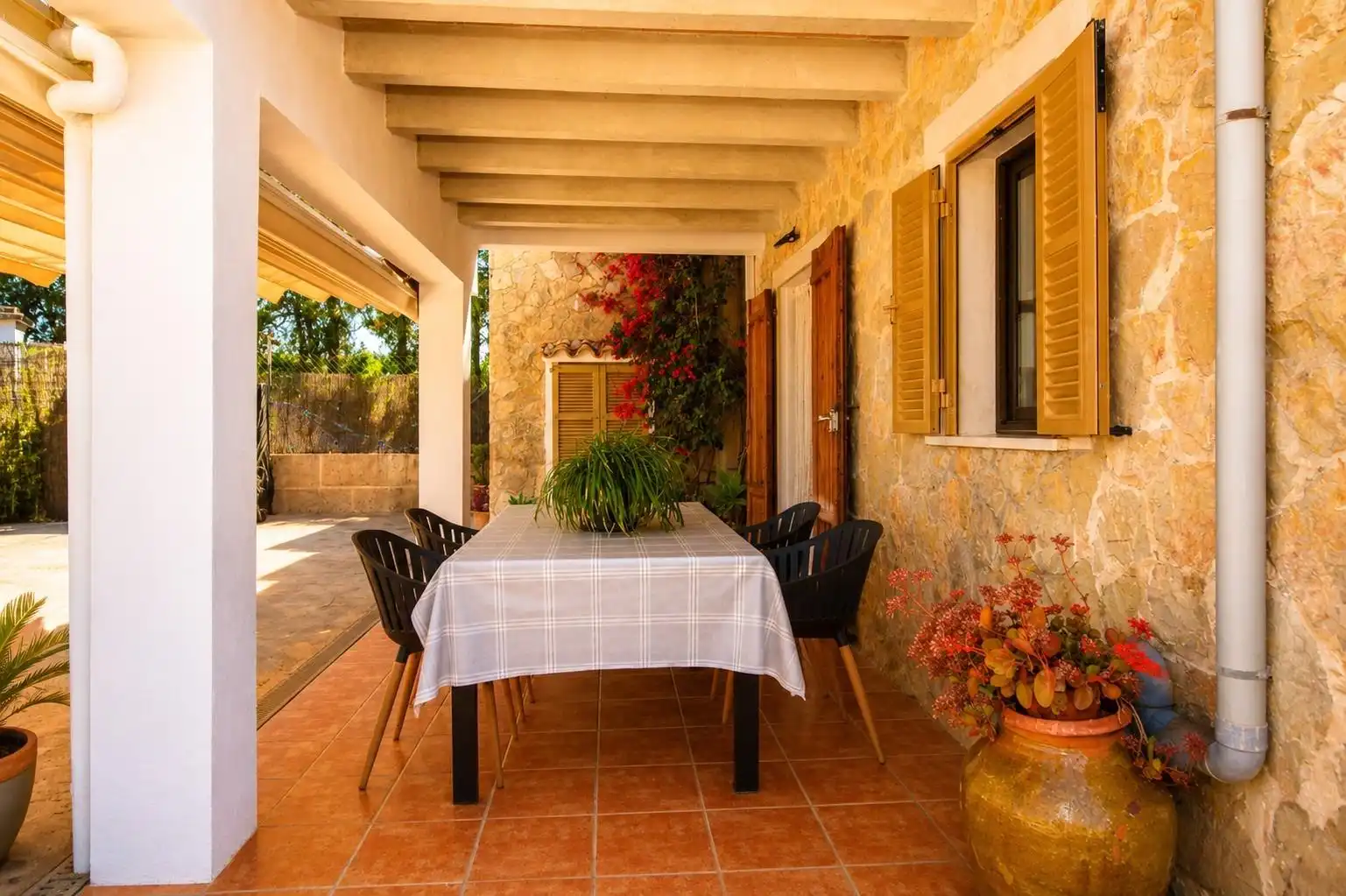 Terraza de Finca rústica de alquiler en Muro con Piscina
