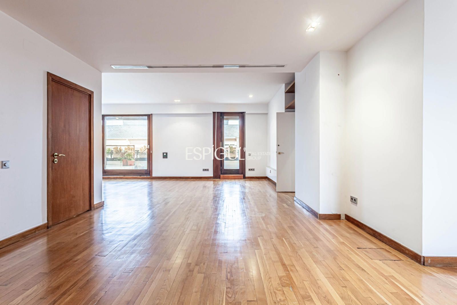 Exterior view of Attic for sale in  Madrid Capital  with Air Conditioner, Heating and Terrace