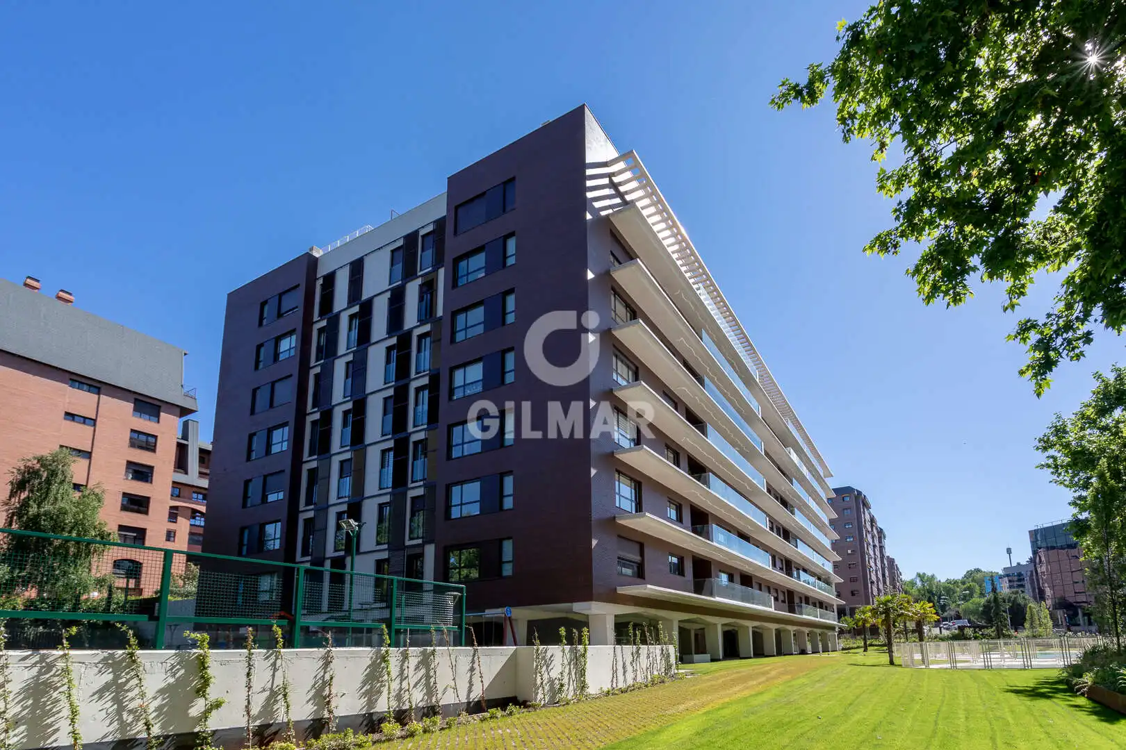 Vista exterior de Piso en venta en Madrid con Calefacción, Jardín privado y Piscina