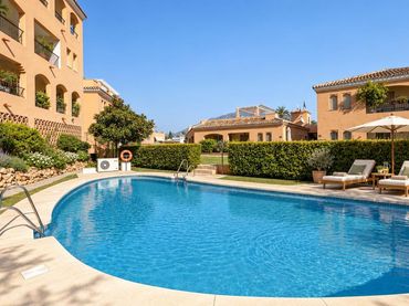 Bajo con piscina en alquiler en Nueva Andalucía