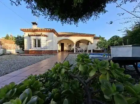 Vista exterior de Casa o chalet en venta en Chiclana de la Frontera