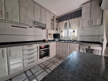 Kitchen of Flat for sale in  Madrid Capital  with Heating