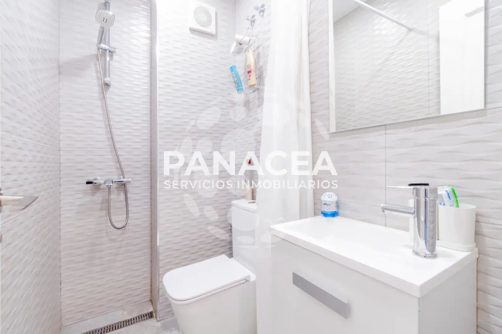 Baño de Piso en venta en Vícar con Terraza, Amueblado y Horno