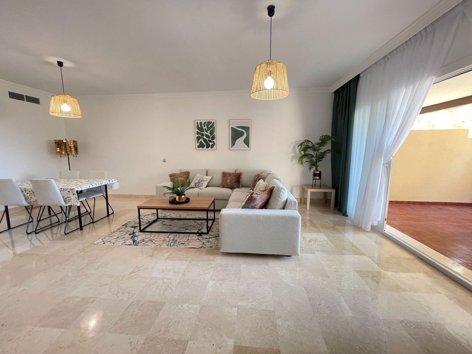 Living room of Apartment for sale in Benahavís  with Terrace, Furnished and Community pool