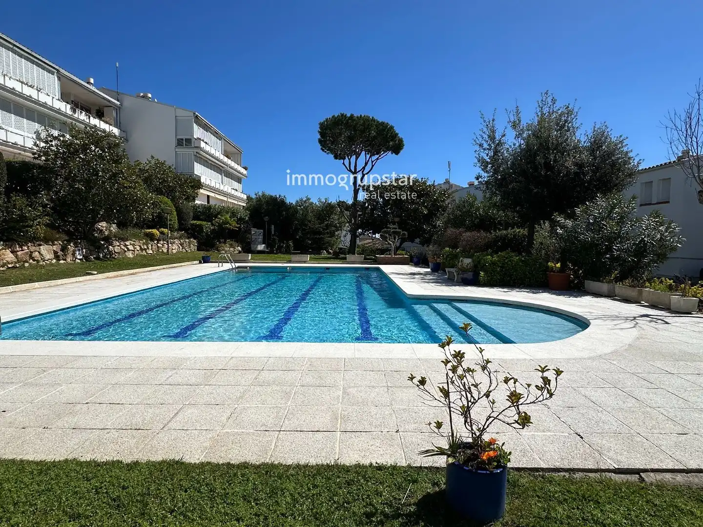 Piscina de Casa adosada en venda en Castell d'Aro, Platja d'Aro i s'Agaró amb Aire condicionat, Calefacció i Jardí privat