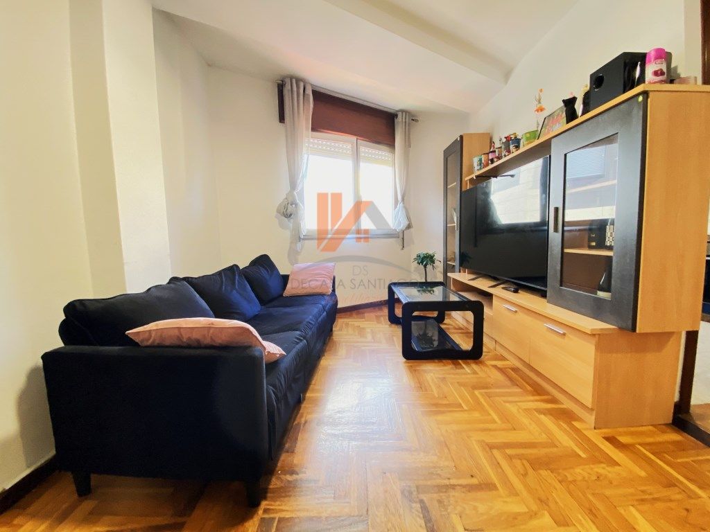 Living room of Flat for sale in Santiago de Compostela   with Furnished and Oven