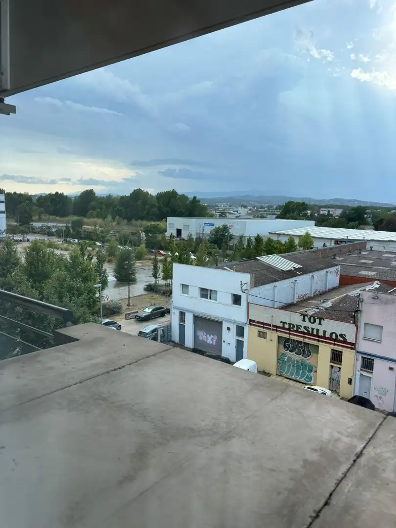 Vista exterior de Dúplex en venda en Girona amb Aire condicionat i Moblat