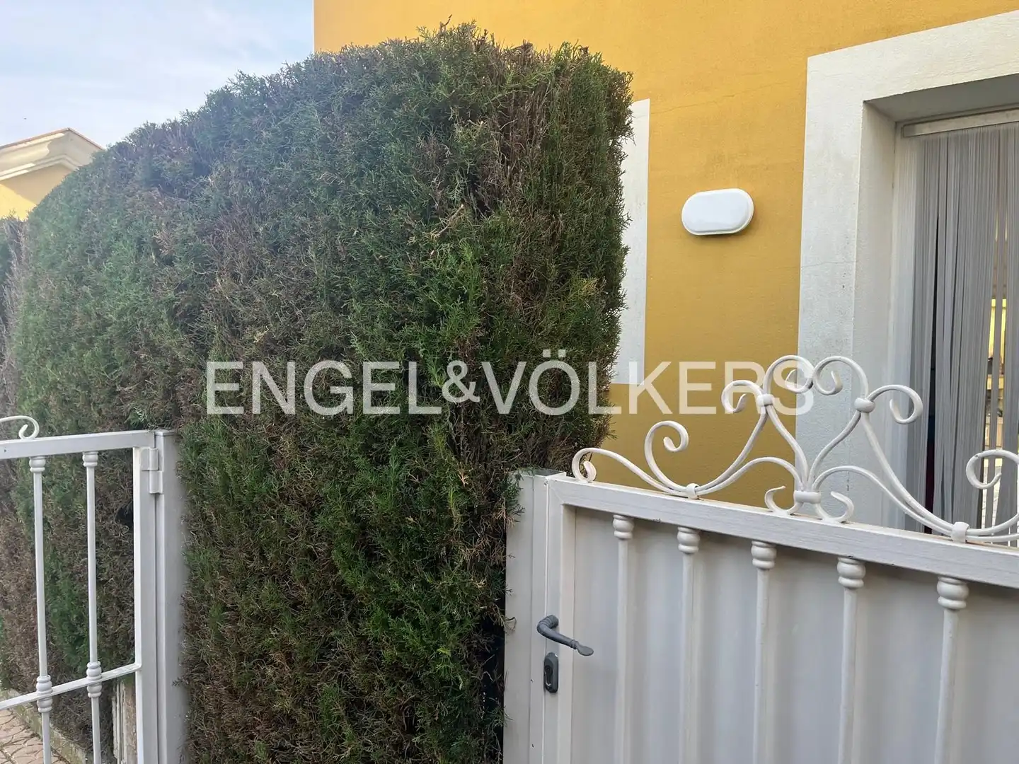 Casa adosada de alquiler en Oliva con Aire acondicionado, Calefacción y Jardín privado