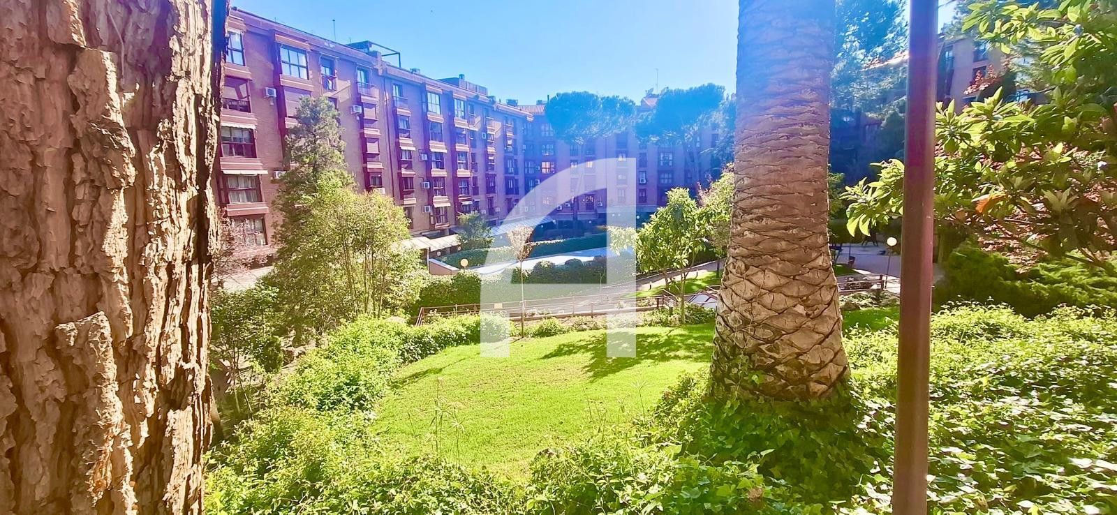 Vista exterior de Piso de alquiler en  Madrid Capital con Calefacción, Terraza y Piscina