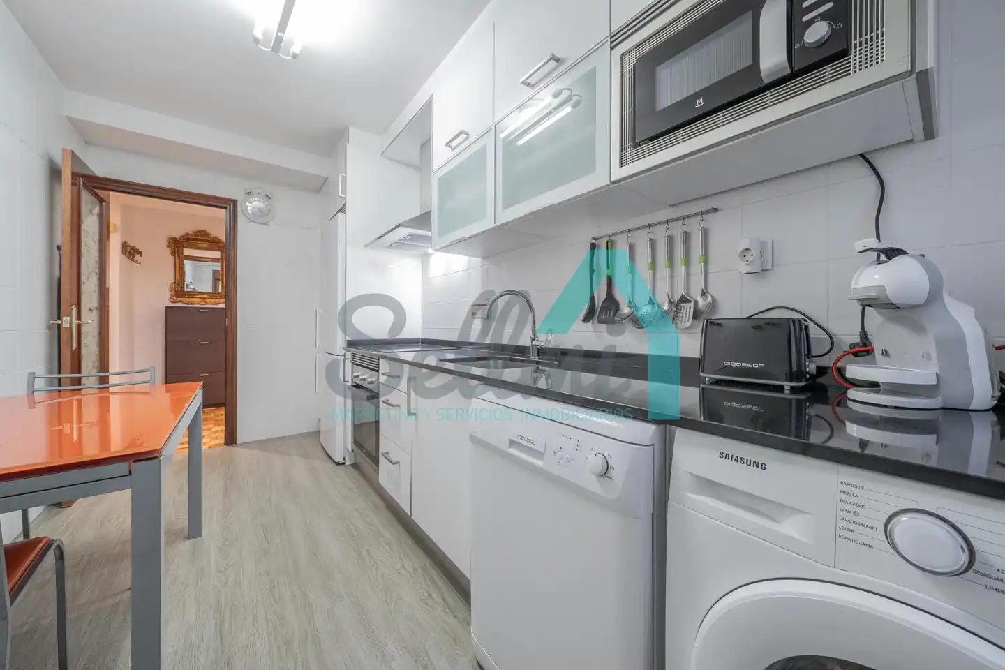 Cocina de Planta baja de alquiler en Oviedo  con Calefacción, Parquet y Amueblado