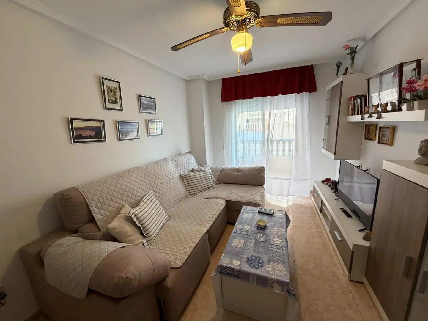 Sala d'estar de Apartament en venda en Torrevieja amb Terrassa, Moblat i Piscina comunitària
