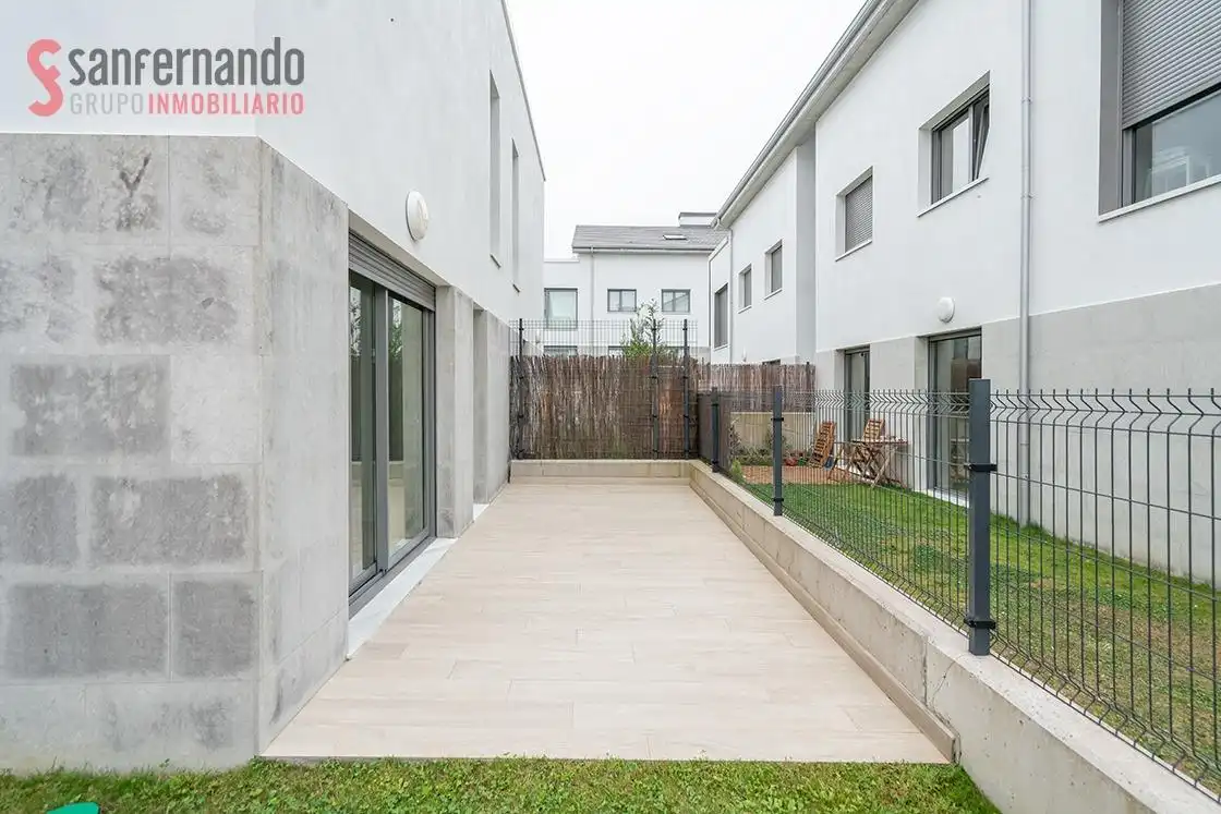 Terraza de Casa adosada en venta en Santa Cruz de Bezana con Calefacción, Jardín privado y Terraza