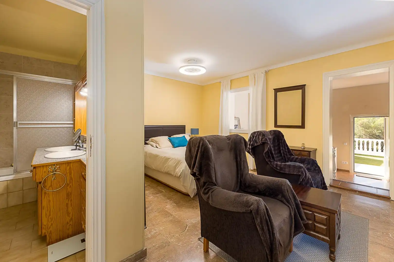 Habitación de Casa adosada en venta en Calvià con Aire acondicionado, Calefacción y Jardín privado