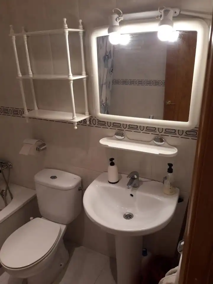 Baño de Piso de alquiler en Tarragona con Aire acondicionado, Terraza y Trastero