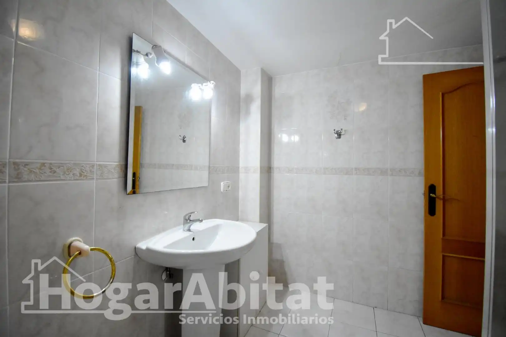 Baño de Piso en venta en Gandia con Terraza y Amueblado