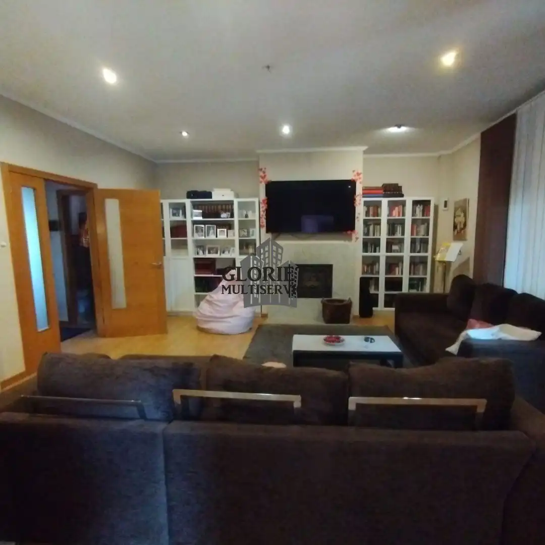Sala d'estar de Casa o xalet en venda en Vigo  amb Calefacció, Terrassa i Traster