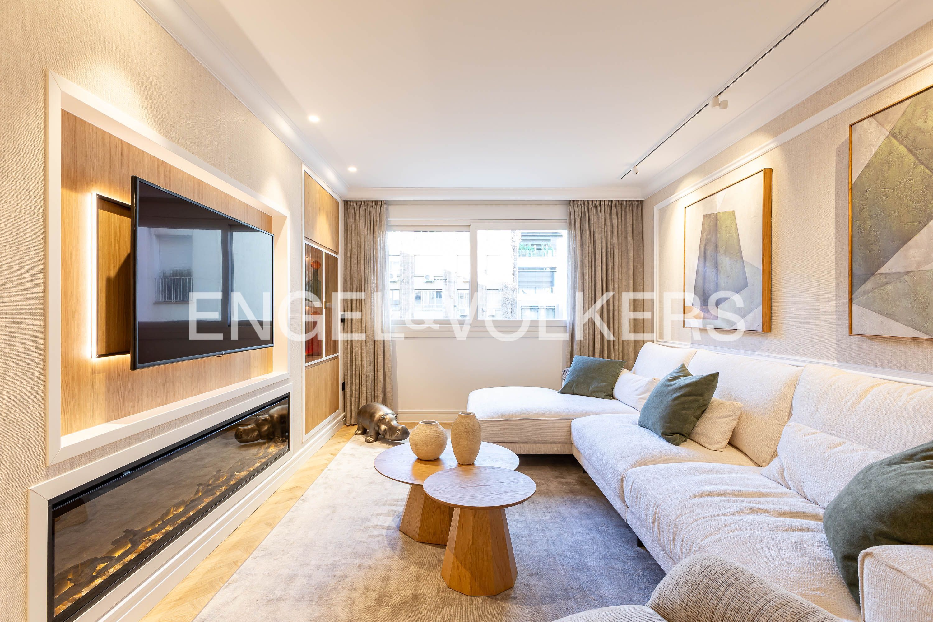 Sala d'estar de Pis en venda en  Madrid Capital amb Aire condicionat, Calefacció i Moblat