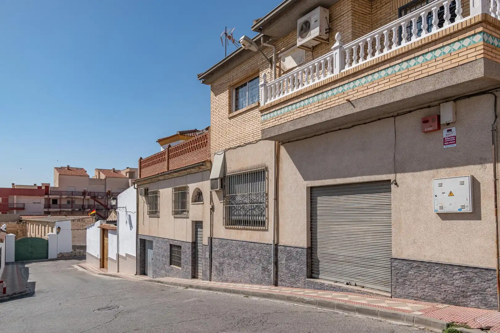 Vista exterior de Casa o xalet en venda en Atarfe amb Aire condicionat, Terrassa i Traster