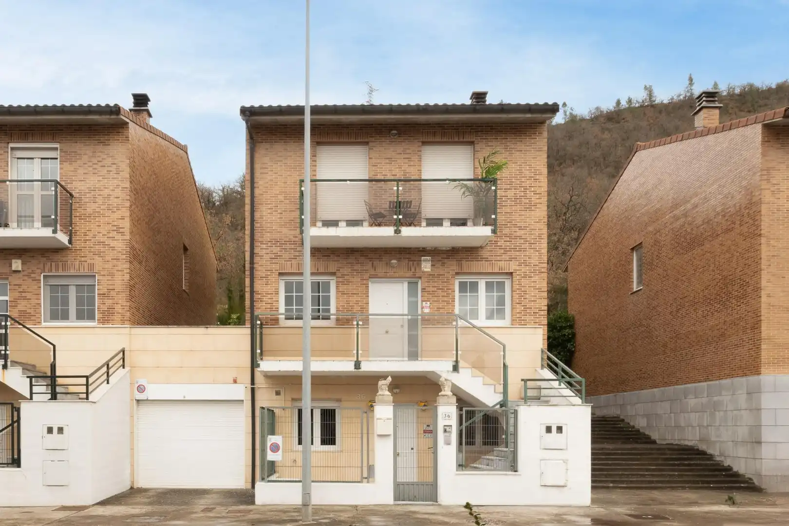 Vista exterior de Casa o chalet en venta en Huarte / Uharte con Calefacción, Jardín privado y Terraza