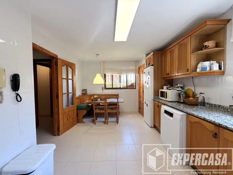Cuina de Casa o xalet en venda en Riba-roja de Túria amb Aire condicionat, Calefacció i Terrassa