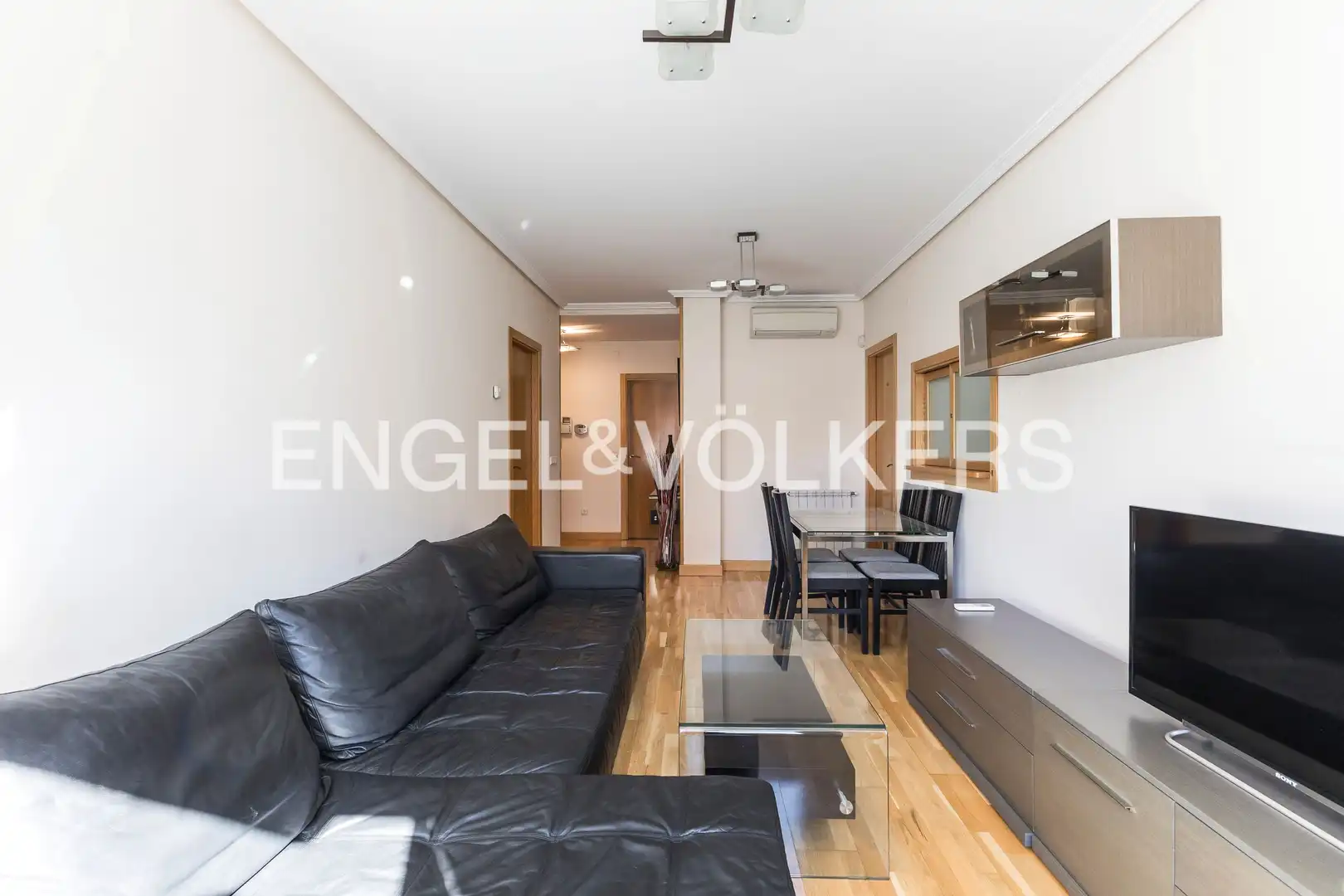 Living room of Flat for sale in Madrid  with Air Conditioner, Heating and Parquet flooring