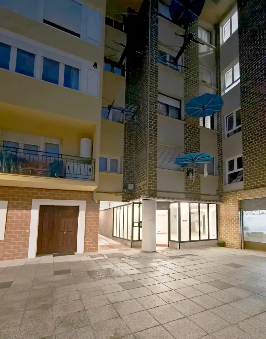 Vista exterior de Planta baixa en venda en Etxebarri, Bizkaia