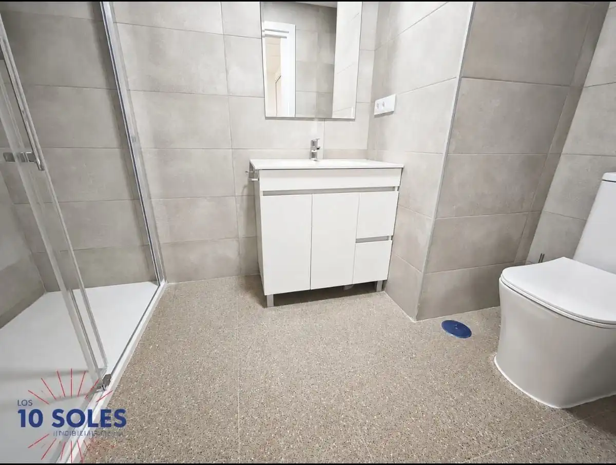 Bany de Apartament de lloguer en Orihuela amb Moblat