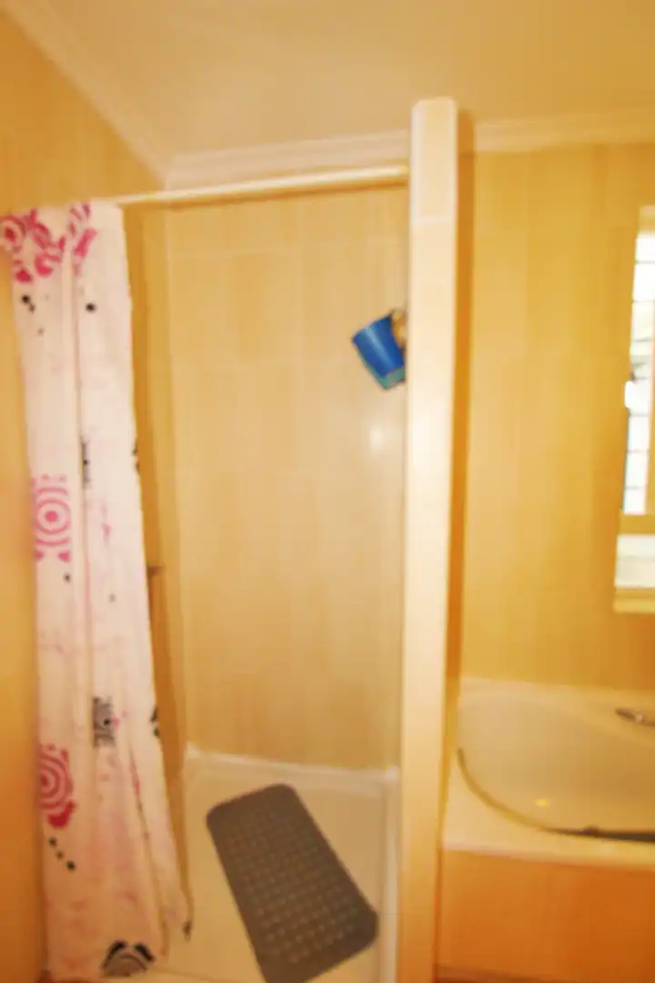 Badezimmer von Erdgeschoss zum Verkauf in Alhaurín de la Torre mit Klimaanlage, Abstellraum und Möbliert