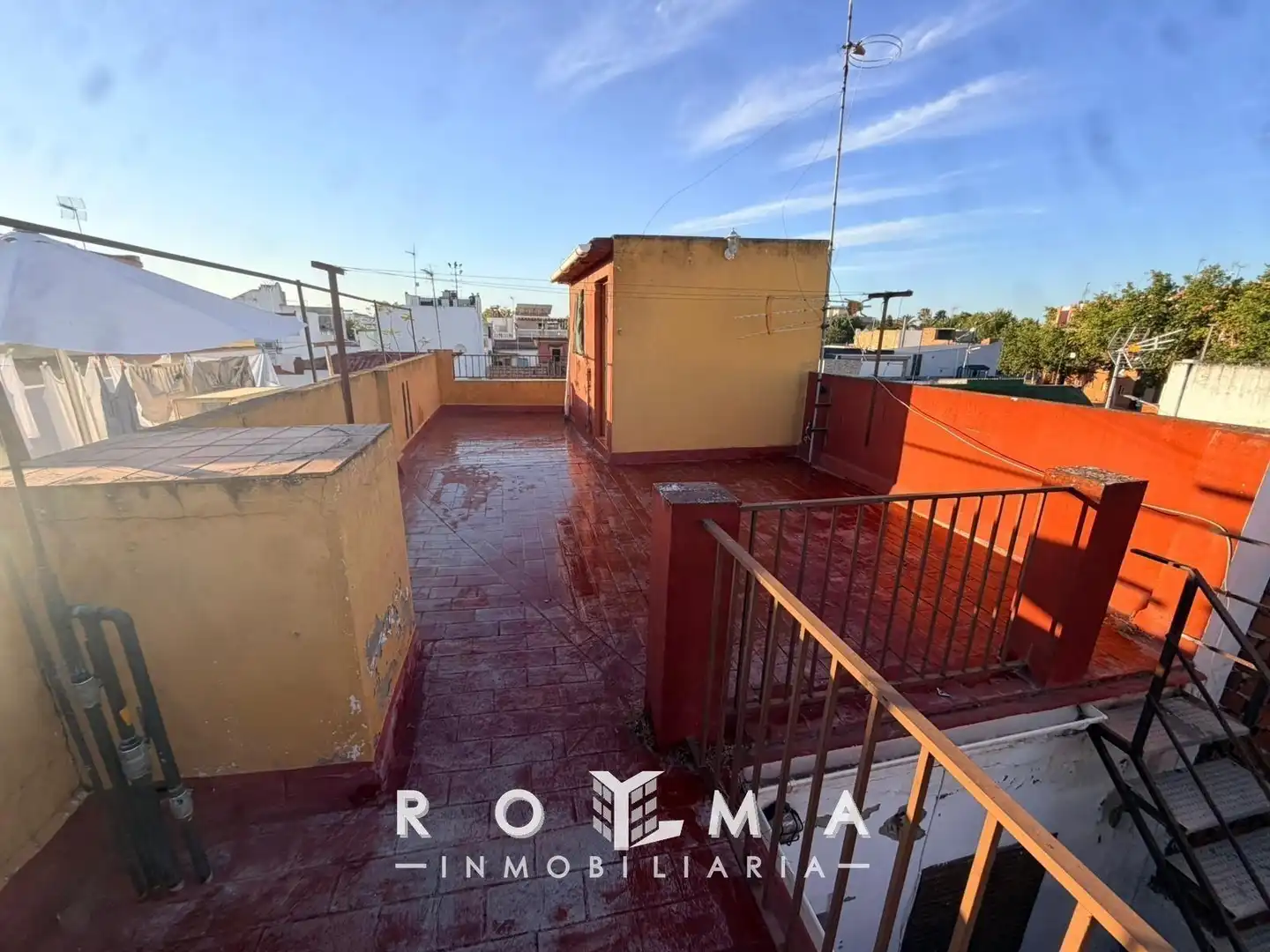 Vista exterior de Casa adosada en venta en Dos Hermanas con Terraza y Trastero