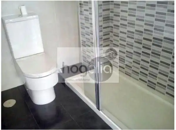 Baño de Piso de alquiler en Sevilla con Aire acondicionado, Piscina y Amueblado