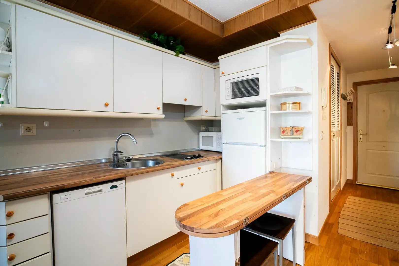 Küche von Wohnung zum Verkauf in Aisa mit Heizung, Terrasse und Abstellraum