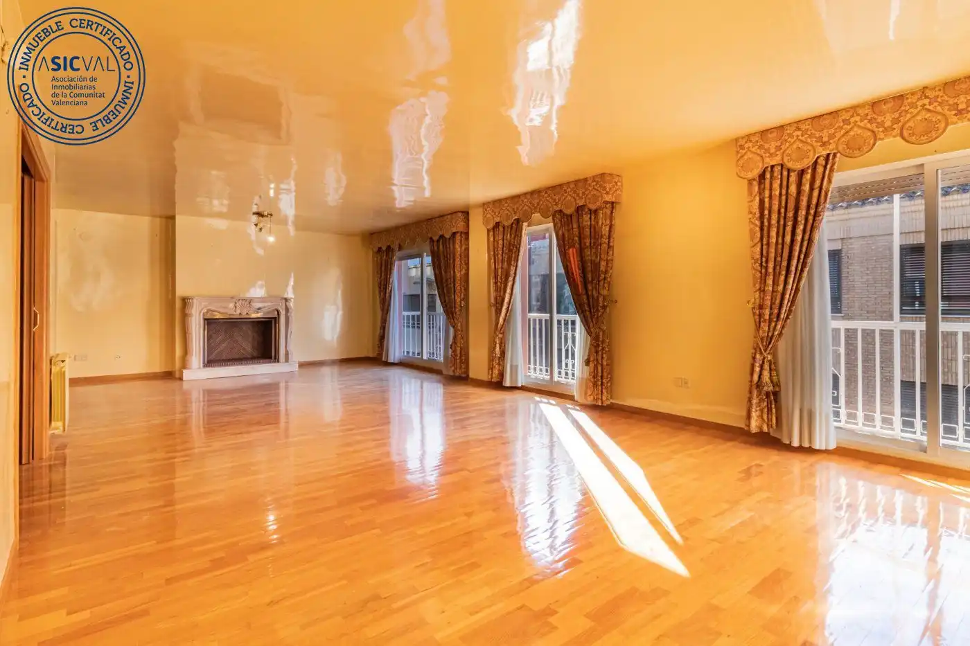 Sala d'estar de Àtic en venda en Castellón de la Plana / Castelló de la Plana amb Calefacció, Parquet i Terrassa