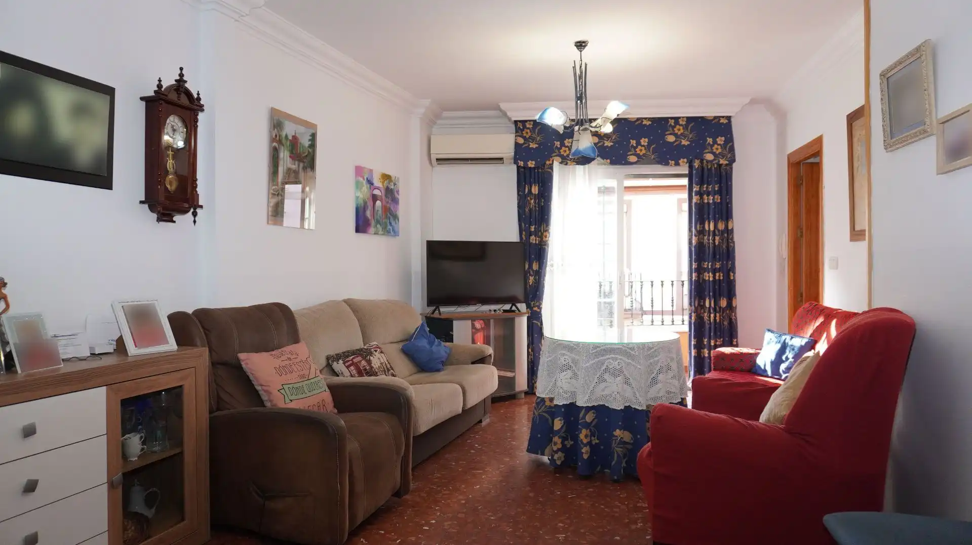 Sala d'estar de Casa adosada en venda en Motril amb Aire condicionat i Terrassa
