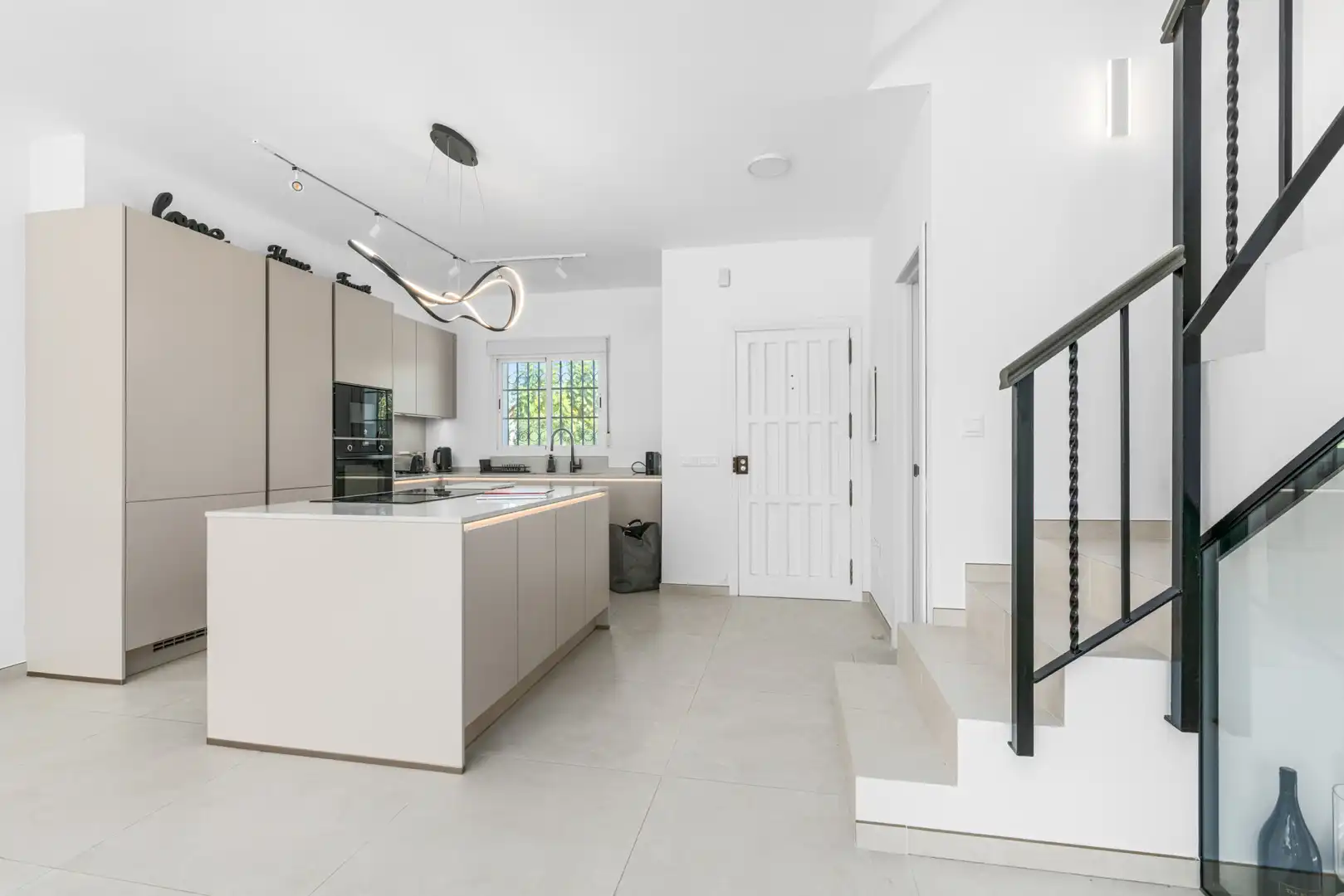 Cocina de Casa o chalet en venta en Estepona con Aire acondicionado, Jardín privado y Terraza