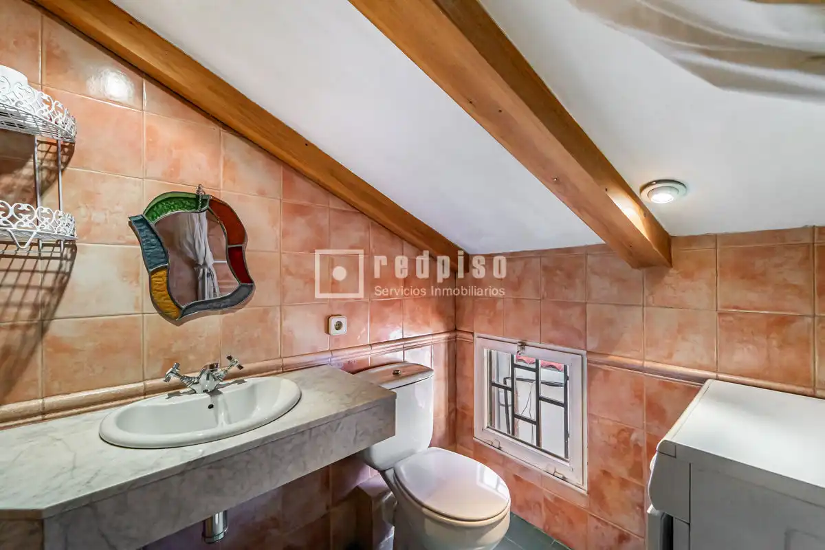 Bathroom of Study for rent in Madrid  with Air Conditioner, Parquet flooring and Terrace