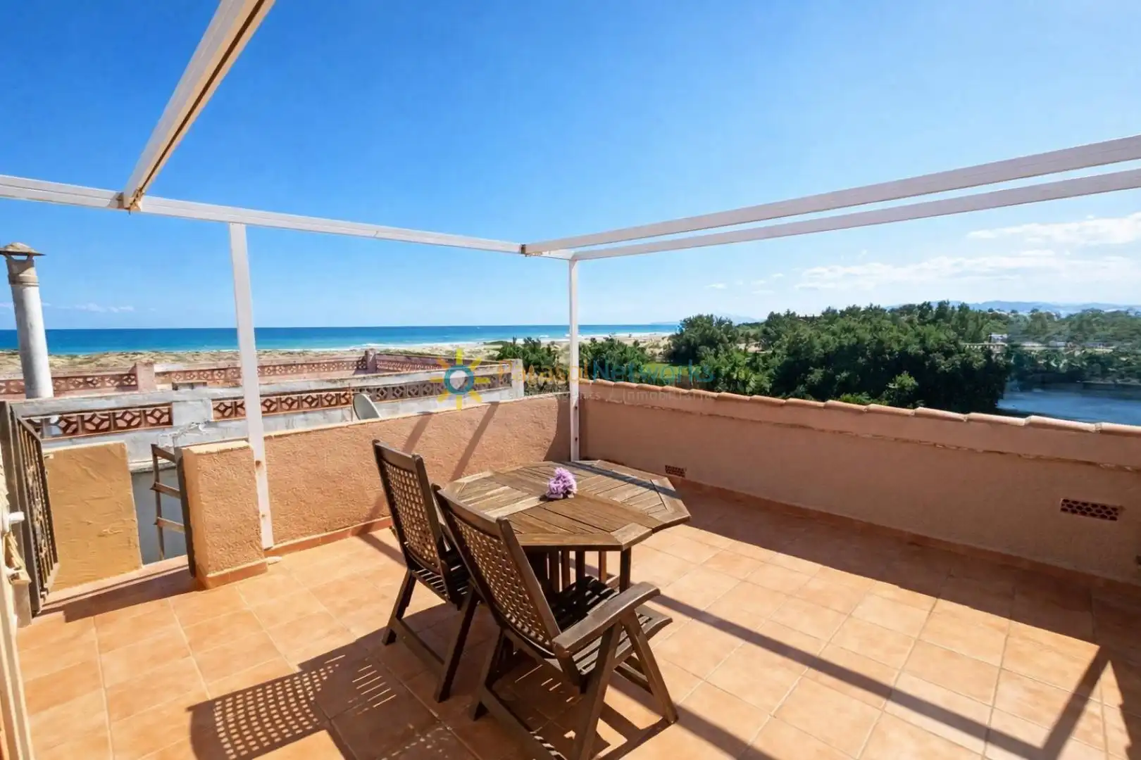 Terrassa de Casa o xalet en venda en Oliva amb Aire condicionat, Jardí privat i Terrassa
